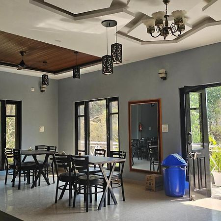 On The Rocks Hotel Kasauli Exterior foto