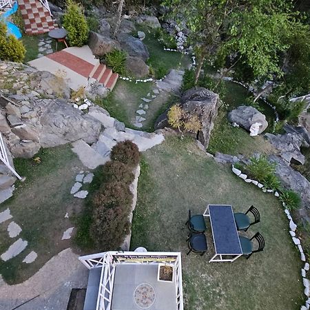 On The Rocks Hotel Kasauli Exterior foto