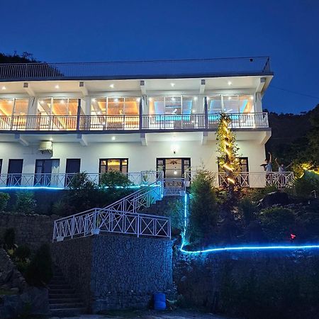 On The Rocks Hotel Kasauli Exterior foto