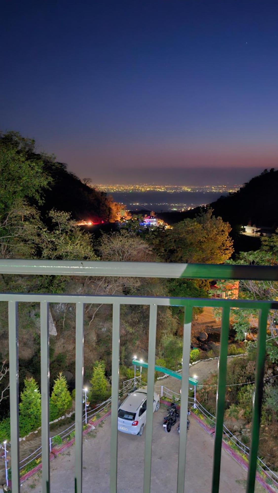 On The Rocks Hotel Kasauli Exterior foto