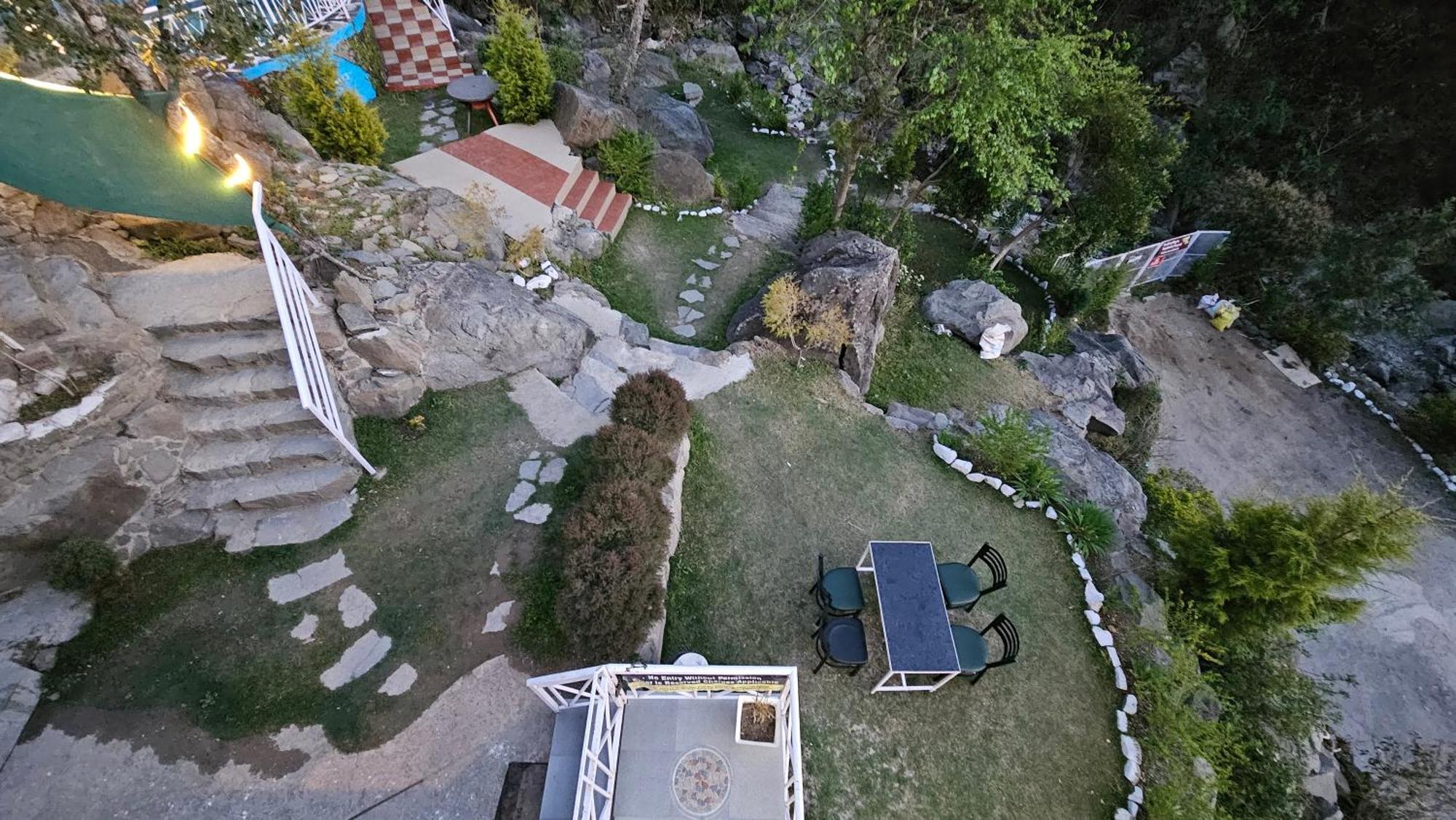 On The Rocks Hotel Kasauli Exterior foto