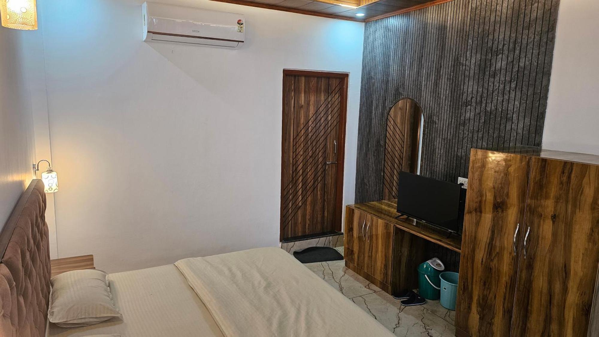 On The Rocks Hotel Kasauli Exterior foto