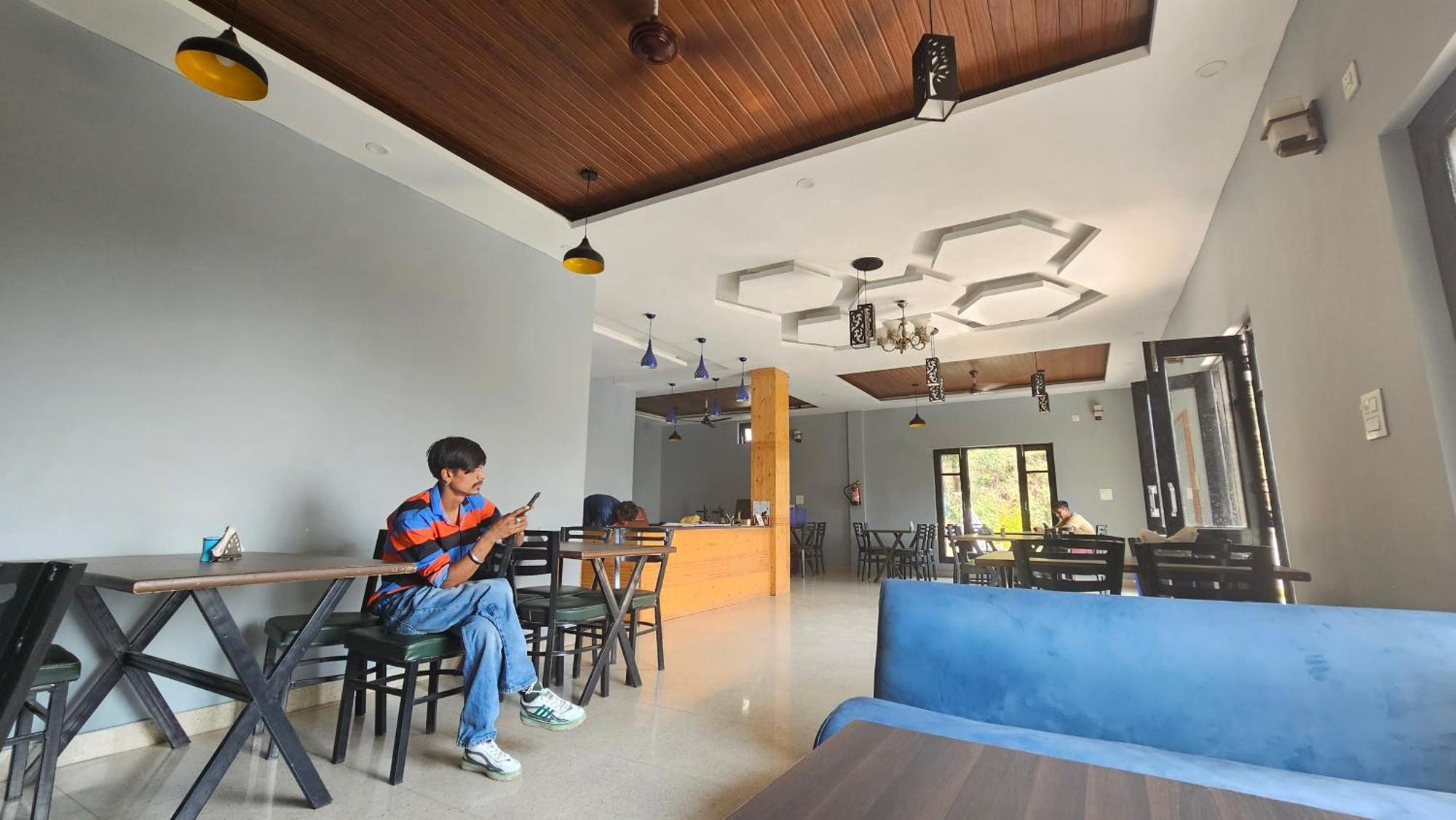 On The Rocks Hotel Kasauli Exterior foto