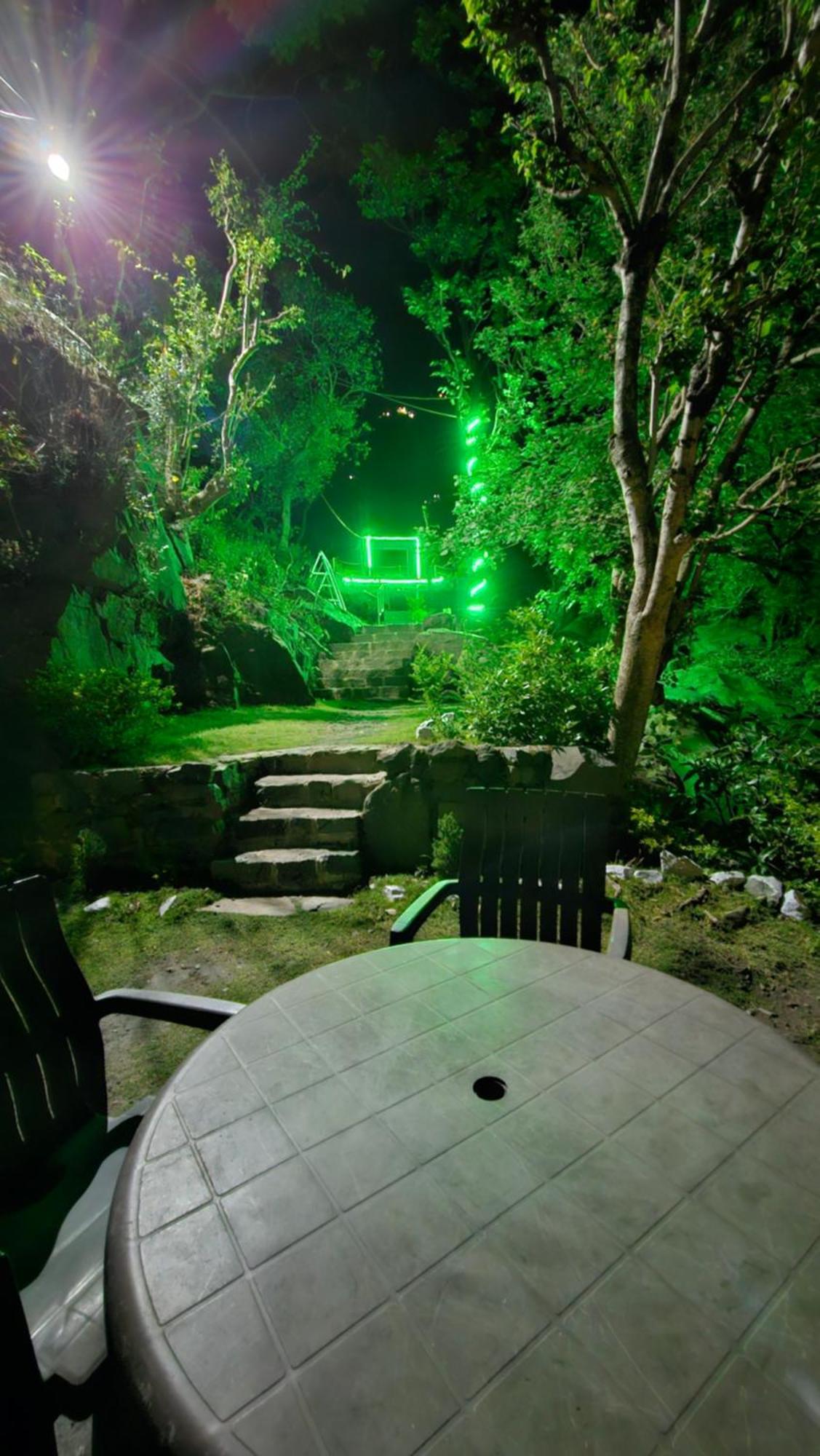 On The Rocks Hotel Kasauli Exterior foto