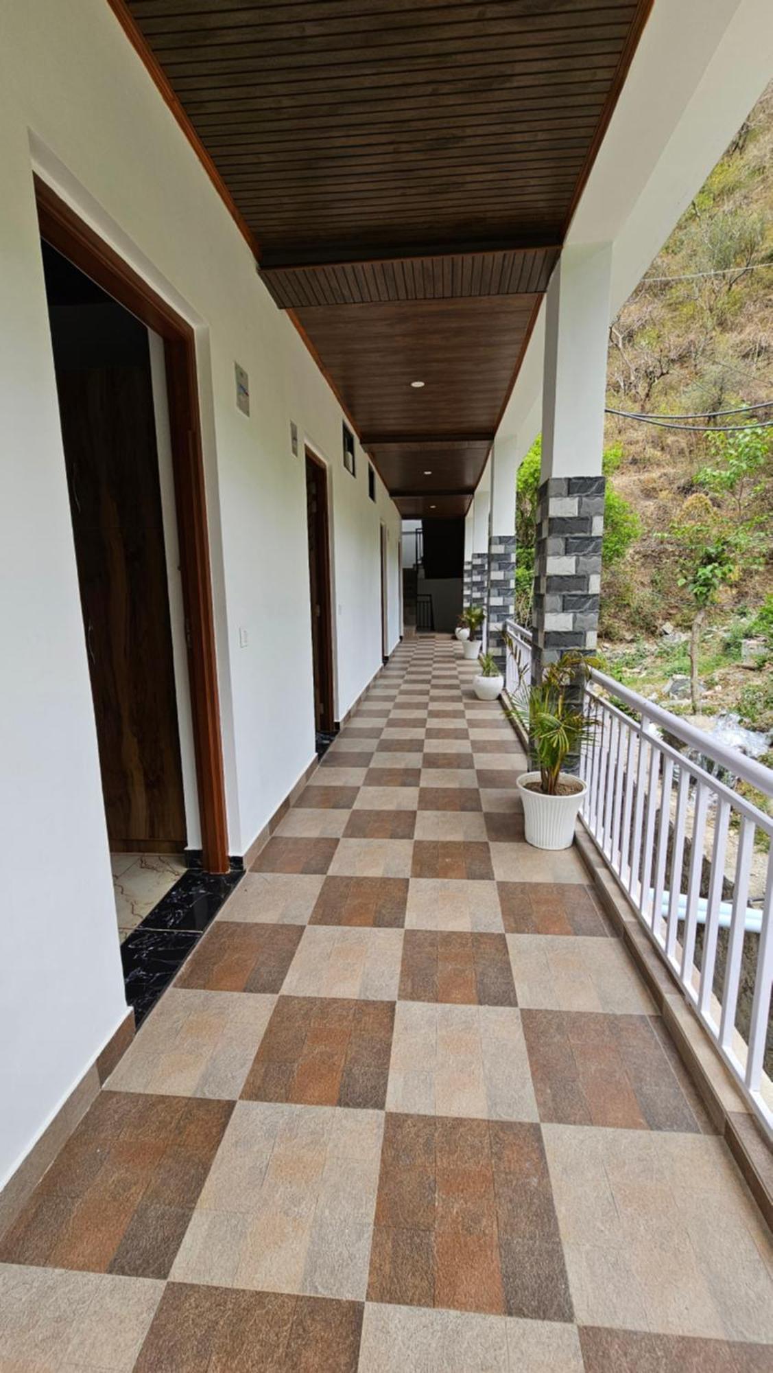 On The Rocks Hotel Kasauli Exterior foto