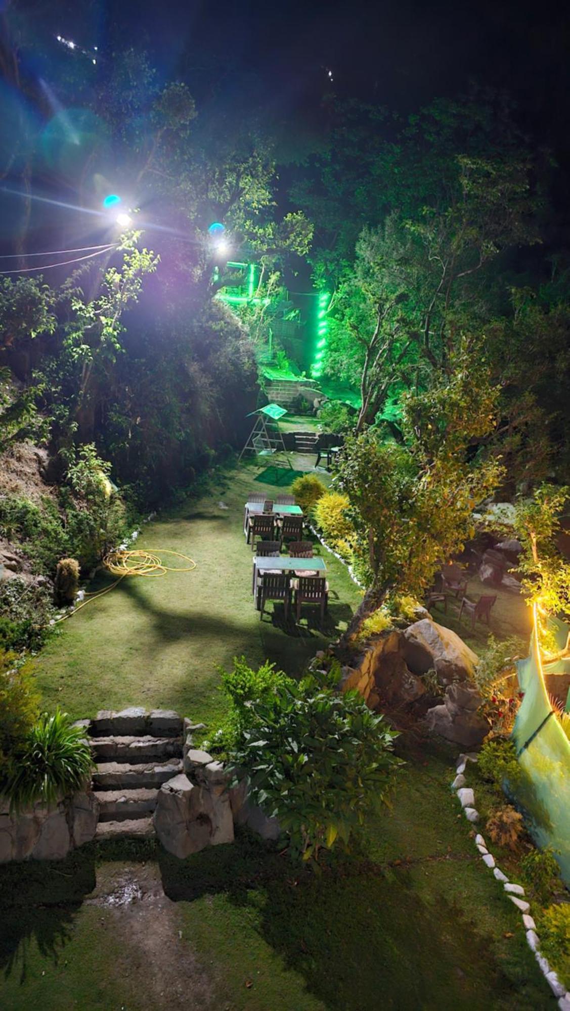 On The Rocks Hotel Kasauli Exterior foto