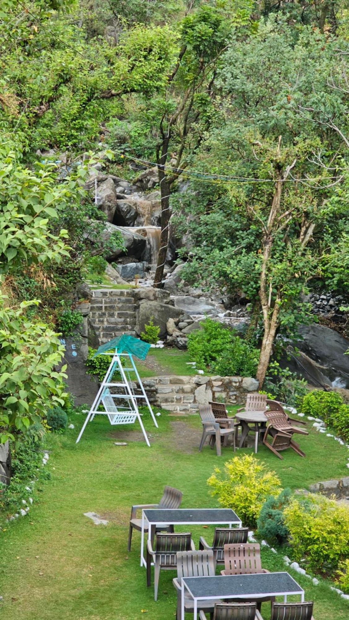 On The Rocks Hotel Kasauli Exterior foto