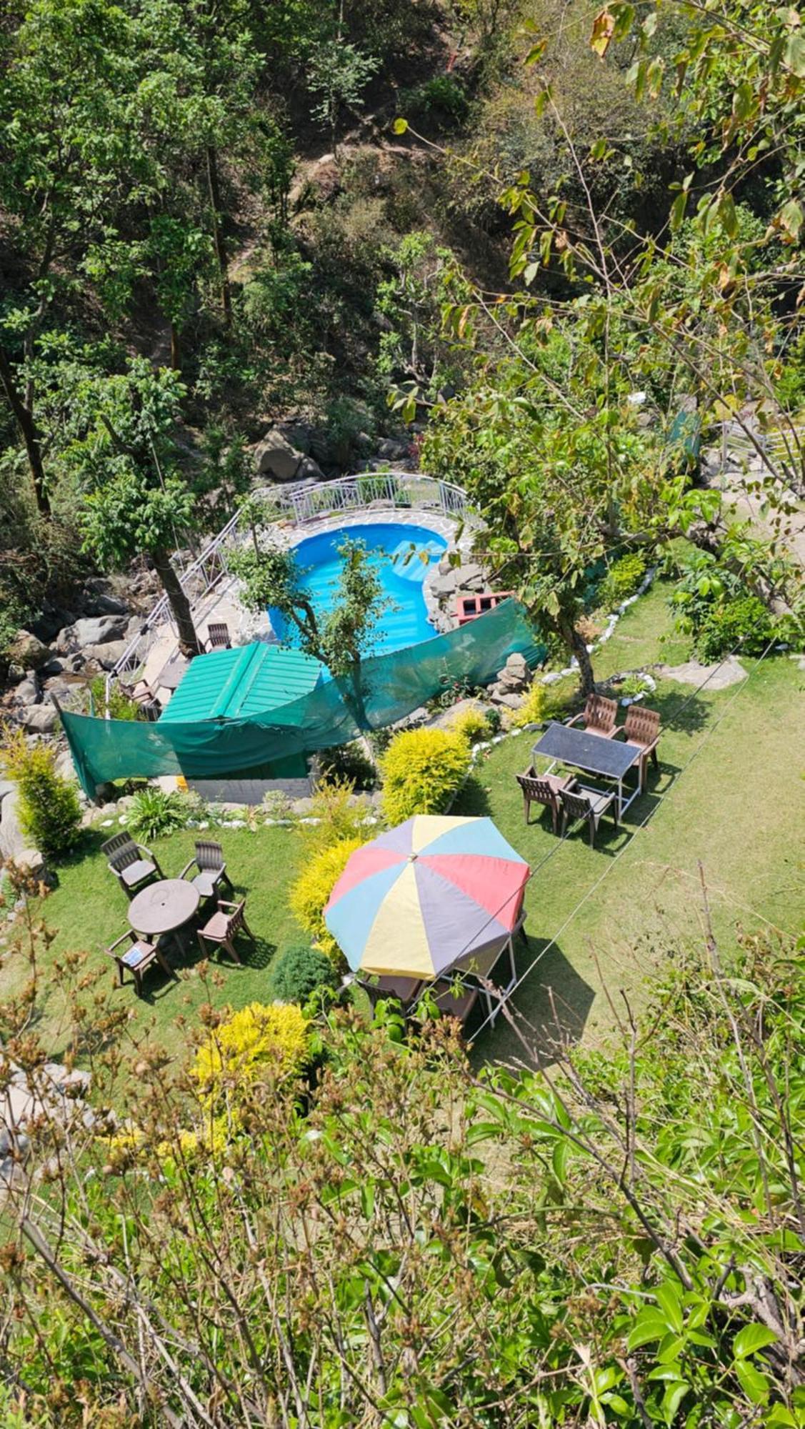 On The Rocks Hotel Kasauli Exterior foto